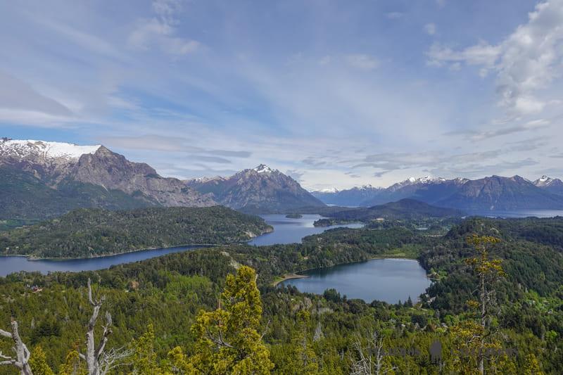 Landscape of the Short Circuit with lake and mountains